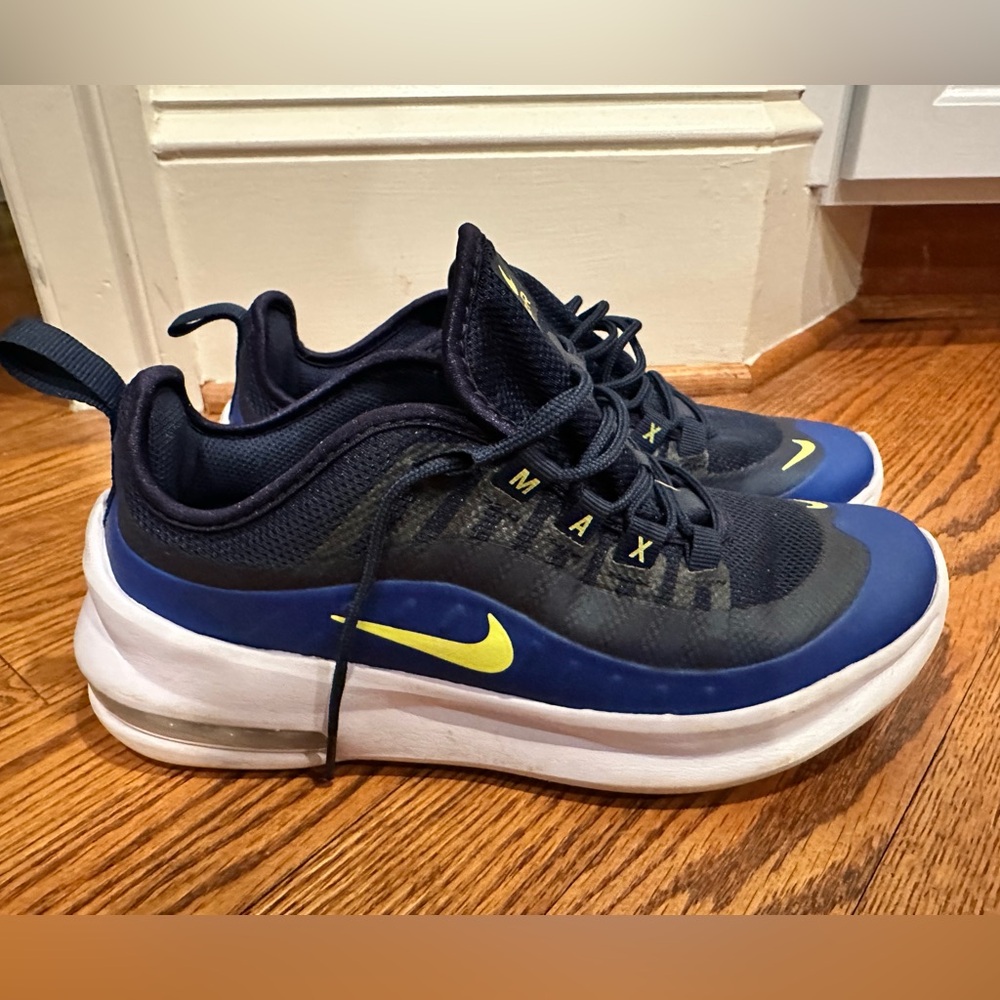 Nike Air Max Blue size 5.5, like new